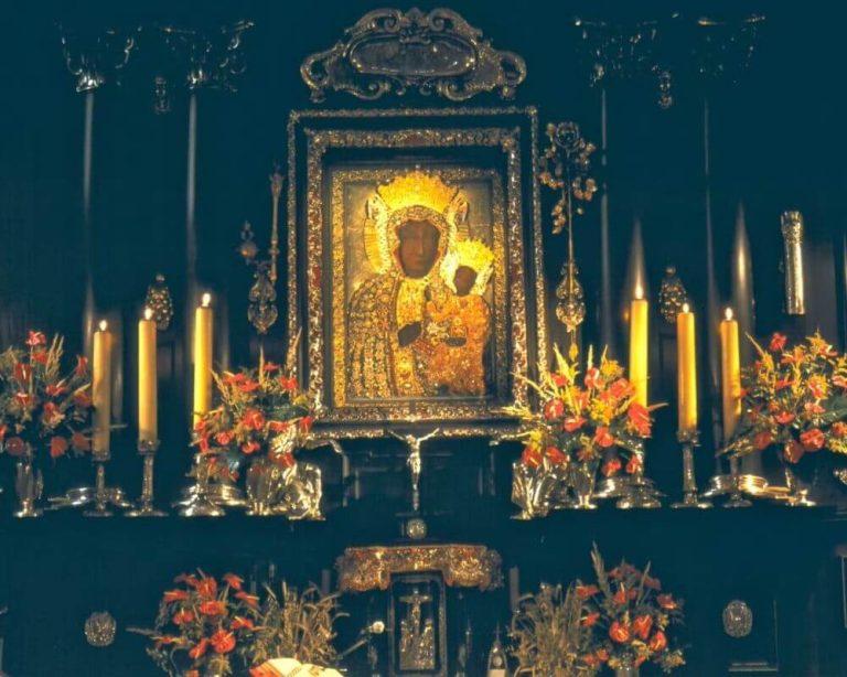 המדונה השחורה מצ'נסטוחובה (Black Madonna of Częstochowa) credit to tiqets.com